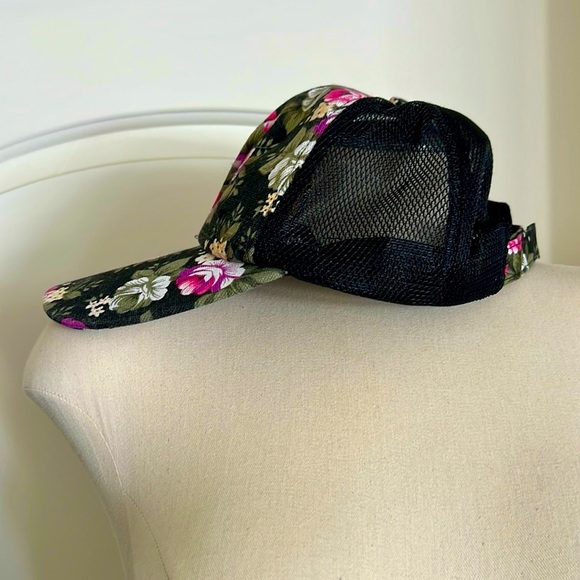 New / Floral & Black Ball Cap / Adjustable - Picture 2 of 9